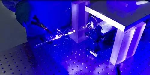 藍光激光器產業(yè)化應用：革新高反材料加工領域，新能源電池、3C優(yōu)勢突出